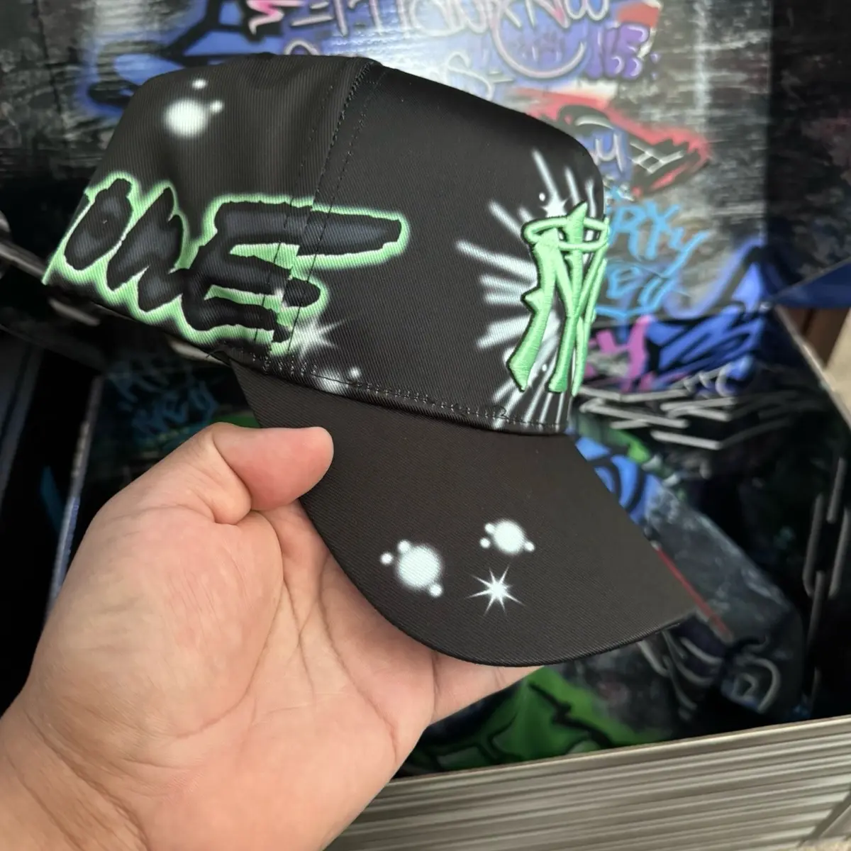 31 Hats graffiti