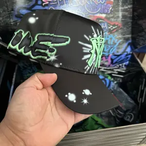 31 Hats graffiti