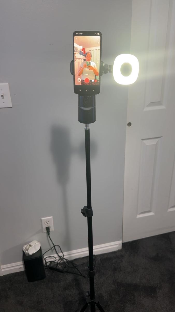 Item: Tripod+ Free Fill Light