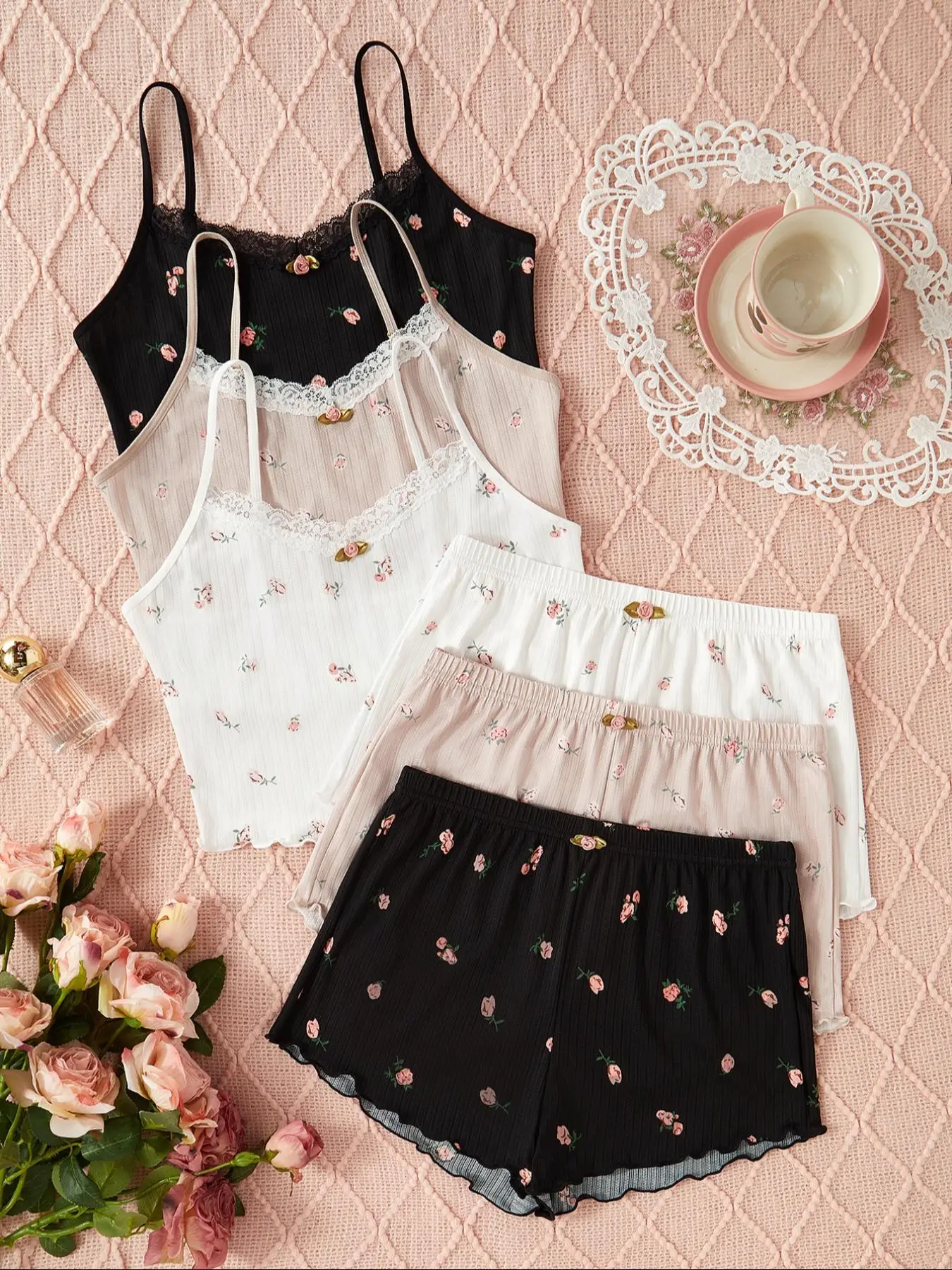 Women's Halloween Themed Ditsy Floral Print Cami Top & Lettuce Trim Shorts Pyjama Two-piece Set, Summer Outfits 2024, Casual Comfortable Loungewear Se