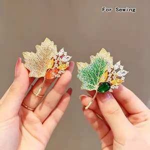 2 Pcs Maple Leaf Pins, Hollow Design Alloy Accessories, Scarf Clothing Decor, Perfect Gift for Holidays