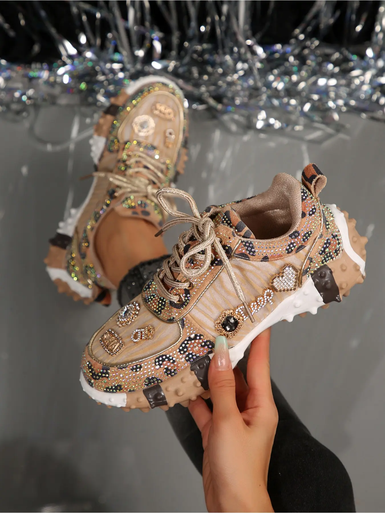 High Quality Women Rhinestone Decorated Running Shoes with Soft Height Increasing Sole for Outdoor Jogging