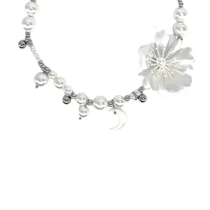 Light luxury pearl niche high-end collarbone chain, pearlescent flower shell, moon heavy industry pearl stacked necklace