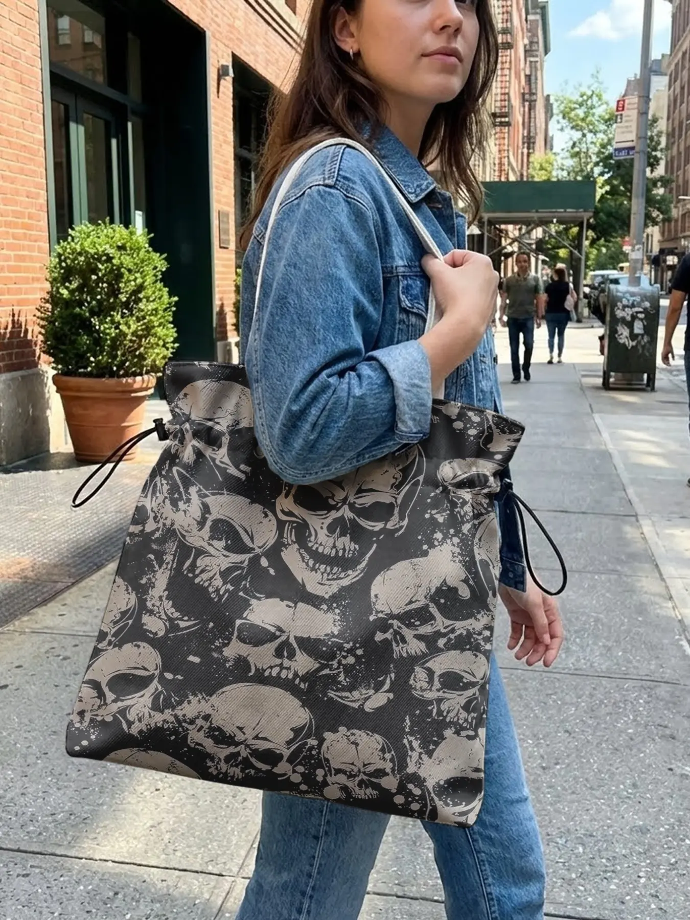 Skull Pattern 2D Printed Drawstring Tote Bag, Large Capacity Shopping Bag, Durable and Wear-Resistant, Suitable for Work, Shopping, Picnic, Commute Tote Bag for Halloween