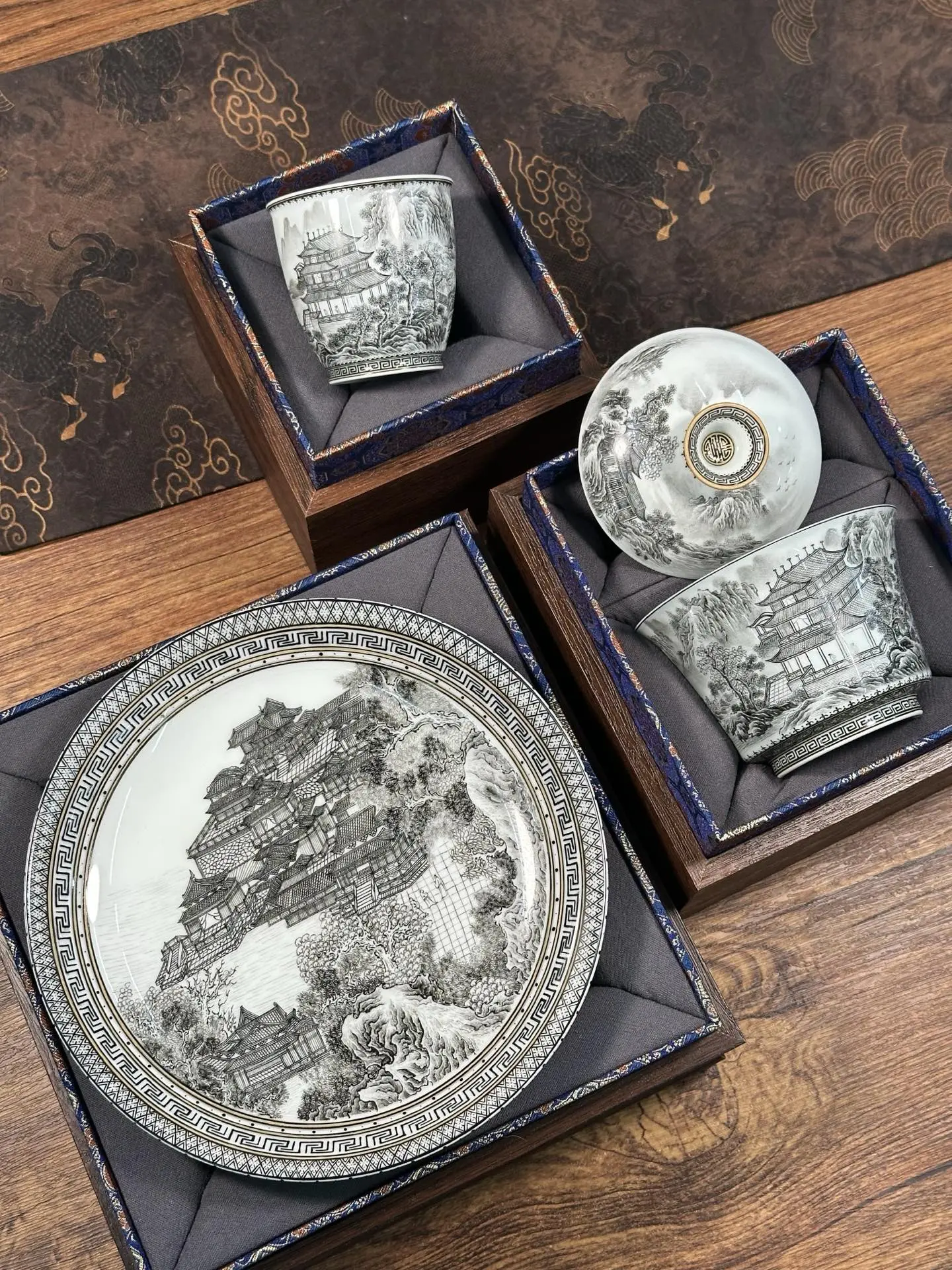 Royal Pavilion Tea Set - Kitchenware for Tea Preparation