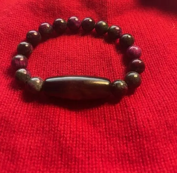 Dragon Blood Natural Stone & Dzi Bead Bracelet - Unique Aesthetic Appeal & Distinctive Design for Everyday Wear