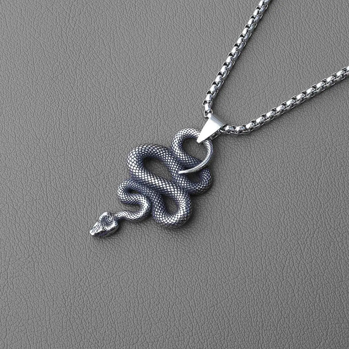 Personalized punk exquisite simulation snake pendant retro hip-hop daily animal pattern unisex jewelry