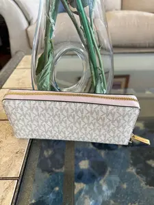Pre-owned MICHAEL KORS Coated Canvas Wallet Monogram Zip Around in Like New Condition