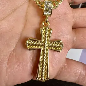 Men's Crucifix Necklace - Elegant Design with Pendant and Chain, Ideal for Any Occasion