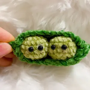 Crochet Peas In The Pod Cute Crochet Toys DIY Yarn Toys Handmade Crochet Toys For Bday for Her Him Valentines Day Gift Idea Crochet Plushie Gift