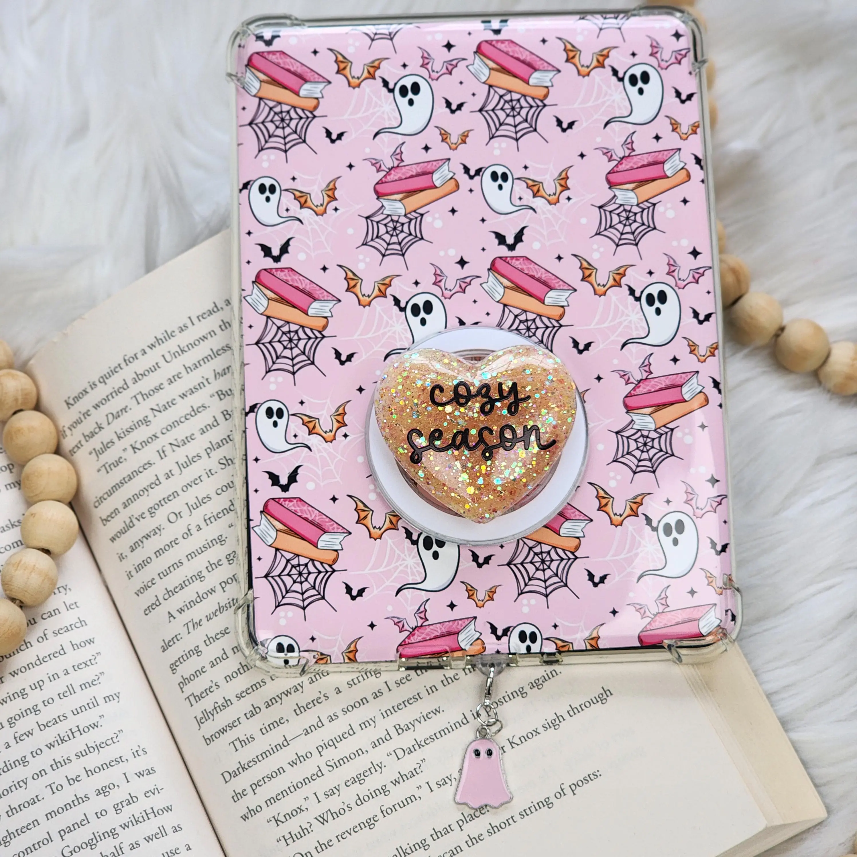 Kindle Accessories Set | Cozy Season Halloween | Insert, Grip & Charm