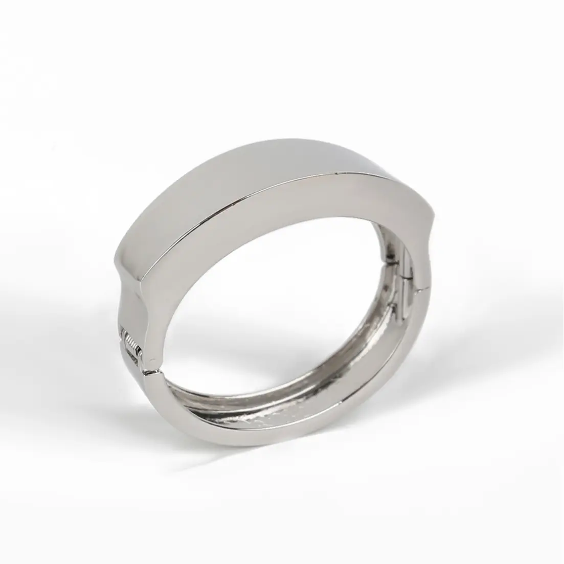 Niche-Designed Unisex Bracelet Bold Unique Style with Open & Adjustable Design Alloy Material Comfortable Gold Cuff Hypoallergenic Finish