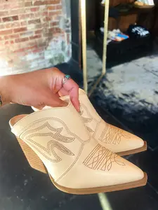 Western Inspired Heeled Mule