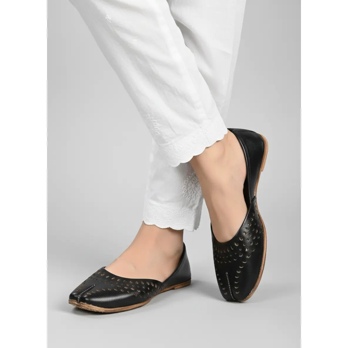 Women's Cutwork Leather Khussa
