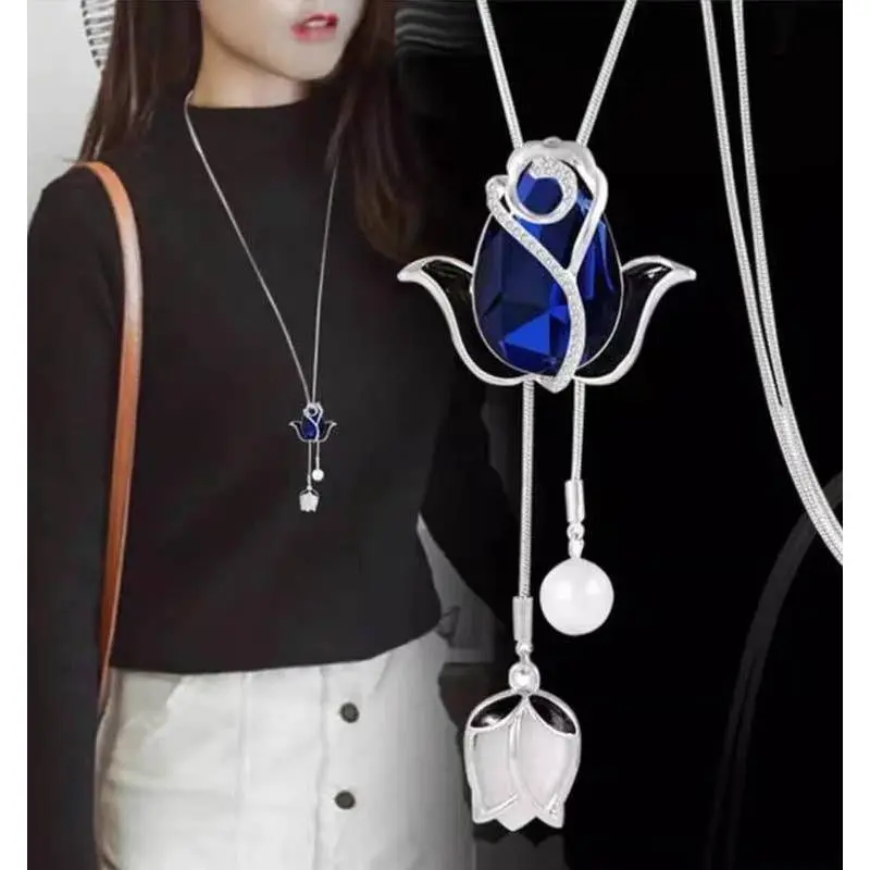 002 Blue and White Tulip Necklace