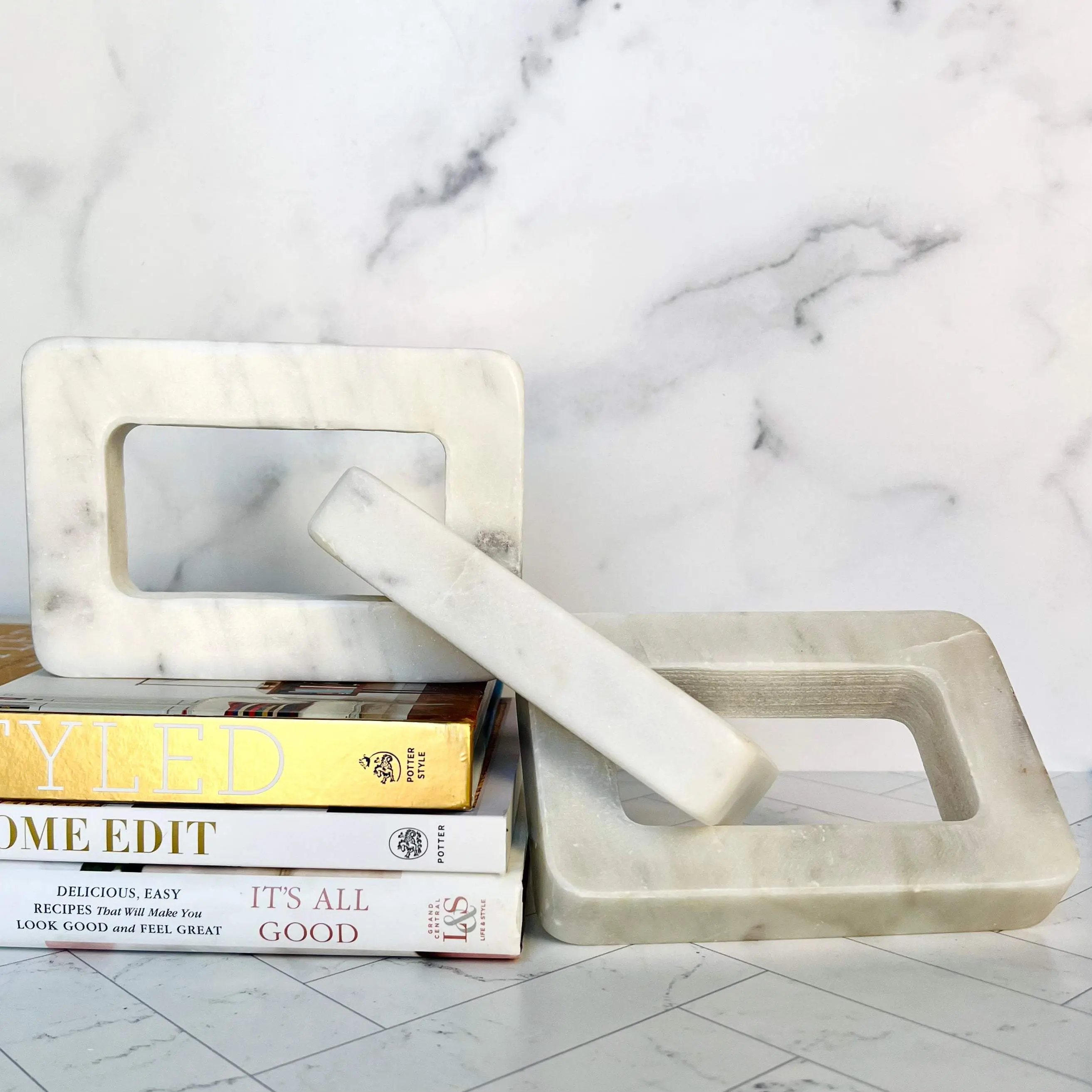 White Marble Decor Chain