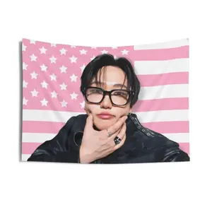 Tapestry 1Pc SKZ Changbin Cheeks American Flag Canvas - Patriotic Pink And White Design Featuring The Stars And Stripes, Made Of Soft Polyester Fabric, Perfect For Home Decor, Birthday Gifts, Or Kpop Fan Merchandise