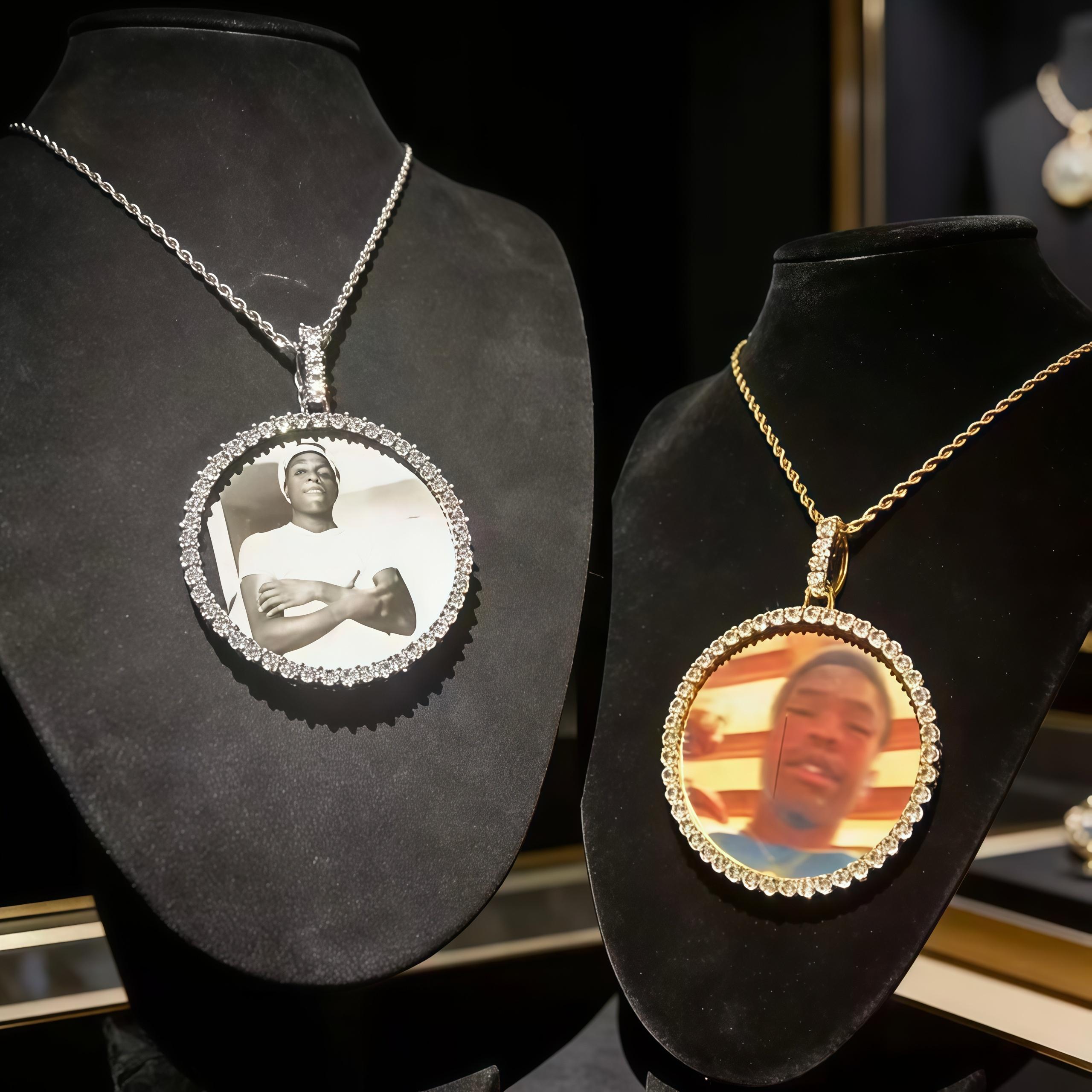 Custom Photo Necklace Circle Chain Personalized Medallion Memory Picture Pendant Solid Back Zircon Hip Hop Jewelry Free Engrave