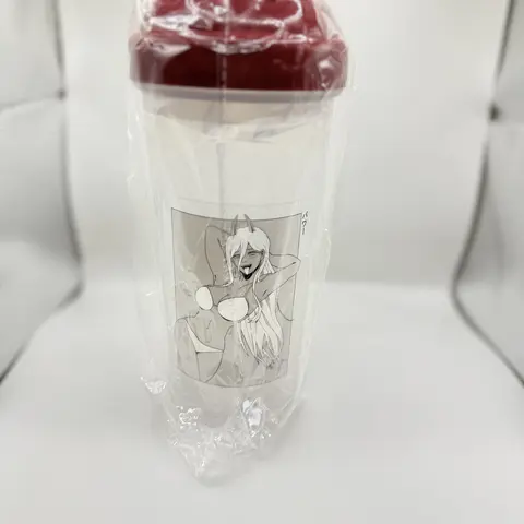 Anime Shaker Bottle with Character Design and Secure Lid for Easy Mixing and Drinking