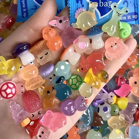 20pcs/50pcs Mini Glow in the Dark Animal Resin Models, Decor Figurine, Surprise Mystery Bag, Dollhouse and Fairy Garden Decor, Birthday Party Gift, Handicrafts and Ornaments, Resin Animal Sculptures for Home Decoration
