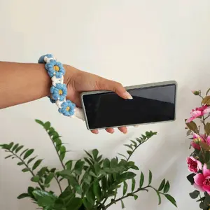 Macrame Daisy Phone holder wristlet, handmade flower charm, phone wristlet, Chain Cell Phone lanyard