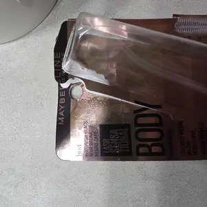 Product Review of Lash Sensational Body Mascara, Silky Buildable Formula, 24HR Lift, Maybelline New York from C**y