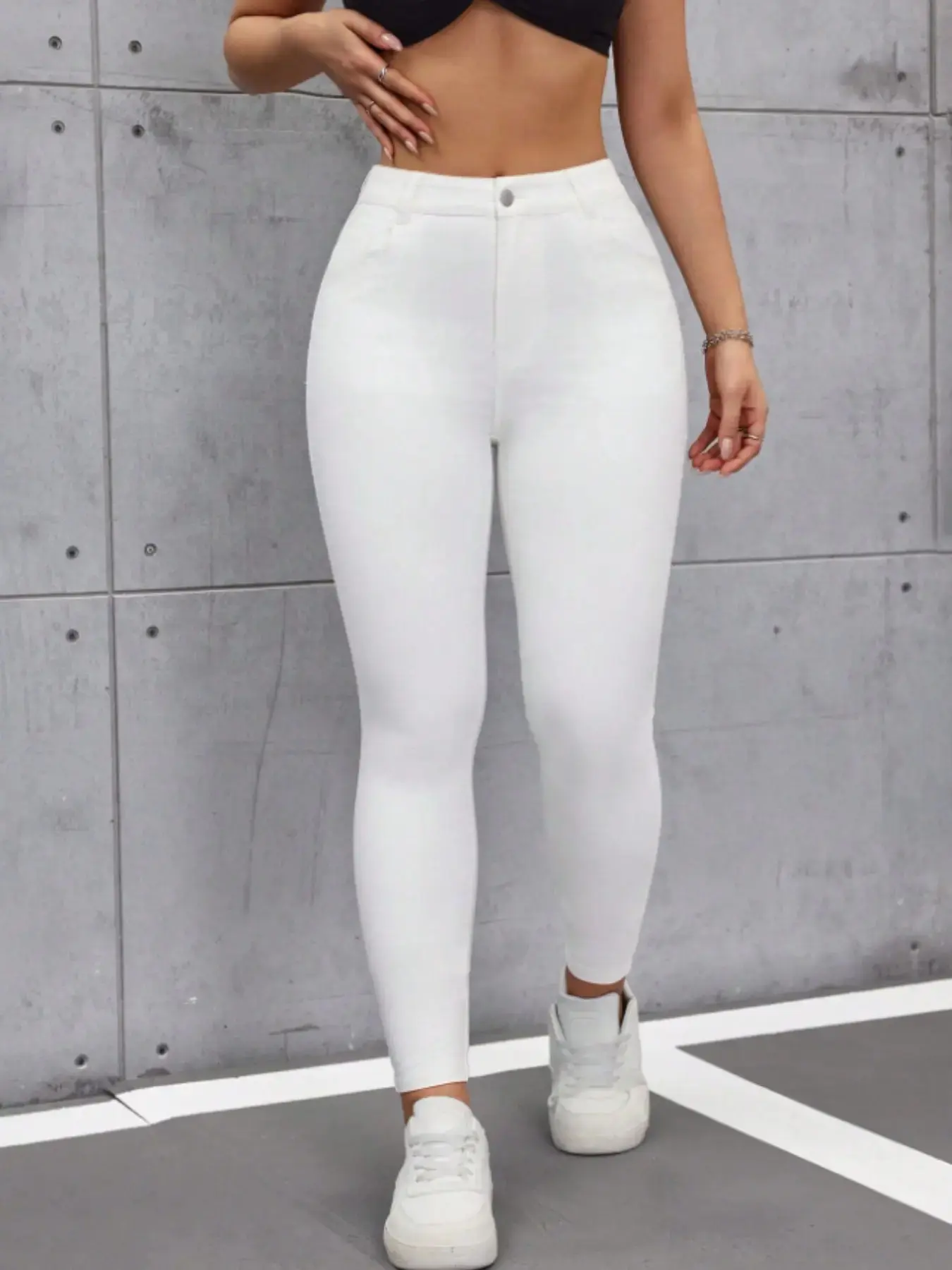 Women's Mid-Waist Elastic Denim Jeans Zipper Button Stylish Everyday Casual 2026