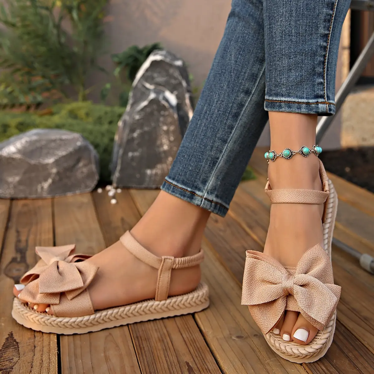 Women's sandals，New Summer Style: Flat, Soft-Soled, Non-Slip, and Lightweight Open-Toe Slides with Bow Accents and Elastic Straps Ideal for Beach Vacations