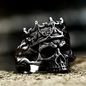 Punk-style titanium steel skull crown ring; Retro stainless steel domineering men's finger ring accessories