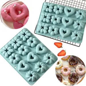 1Pc, Silicone Floral Donut Mold, Heart-Shaped Donut Mold, Donut pan for baking, Bakeware, Ideal for Muffin Cupcake Various Desserts, Perfect for Baking Enthusiasts, Essential Creative Baking Tool, Silicone Baking Molds
