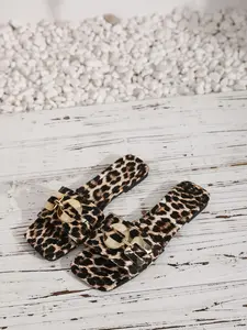 Summer Women's New Fashion Leopard Print Sandals, Metal Button Decor, Flat Comfortable, Ideal for Beach Vacation and Daily Commute