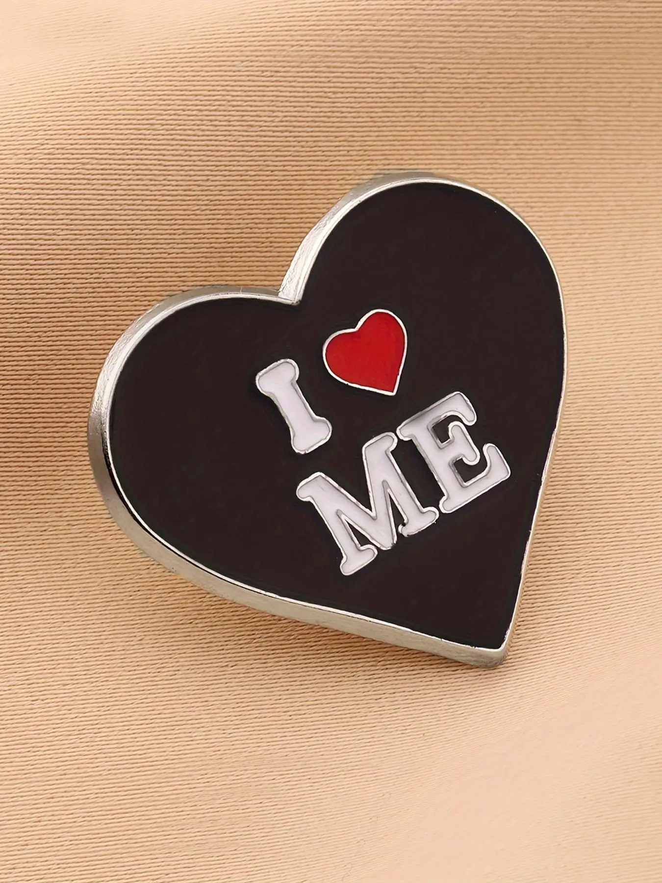 Heart Shaped "I Love ME" Enamel Pin, Cute Cartoon Letter Brooch, Unisex Personalized Fashion Accessory, Versatile Decorative Metal Badge