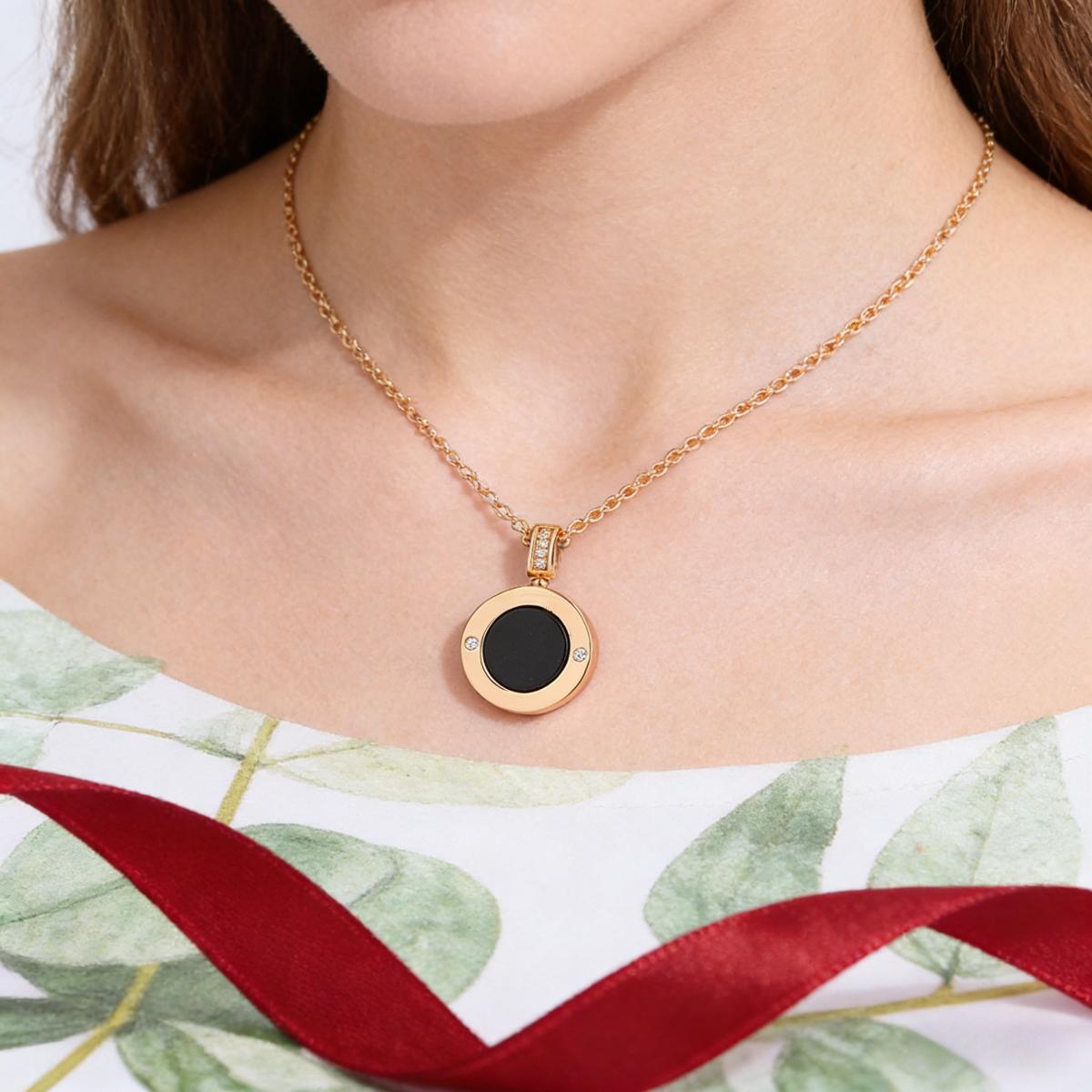Gold Double-Sided Round Coin Necklace for Women, Black Agate & White Mother-of-Pearl Clavicle Chain with Roman Letters, Light Luxury Minimalist Jewelry