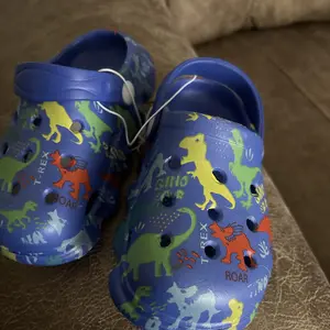 Drecage Kids Clogs Boys Girls Toddler Dinosaur Slip On Slide Garden Shoes Cartoon Beach Pool Water Clogs with Drainage Holes & EVA Sole Poolside Flexible Lightweight