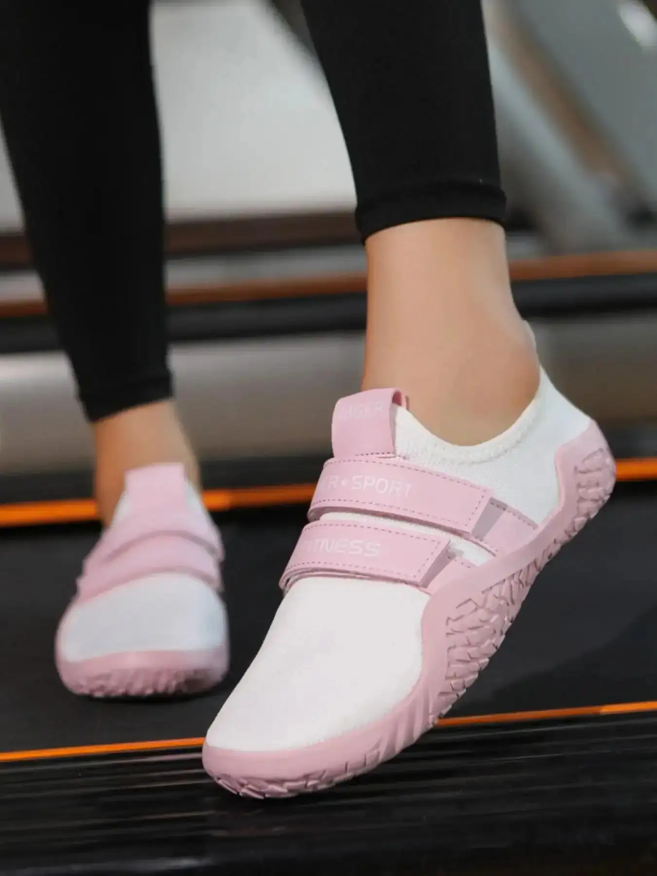 Unisex Sporty Velcro Design Sneakers Casual Comfortable Breathable Training Shoes, Fashionable Gym Shoes for Training Gym Athletic Breathable Shoes, Hook and Loop Closure Sneakers, Adjustable Fitness Shoes