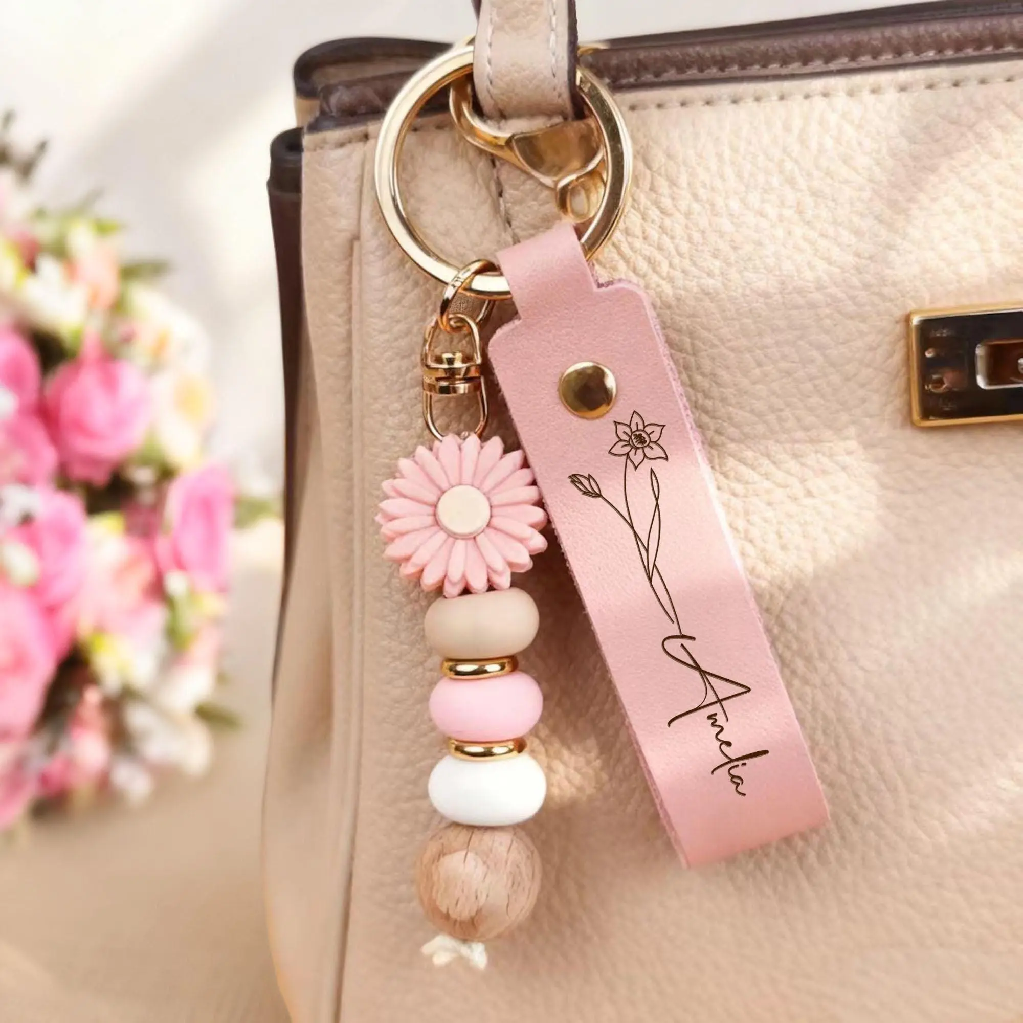 Personalized Keychain Daisy Bead Pendant– Custom Name– Birthday Flower Keychain– Perfect Bag Charm– Gift for Women– Anniversary Gift