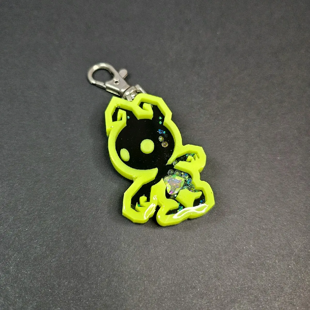 Heartless Liquid Shaker Glow in the Dark Keychain