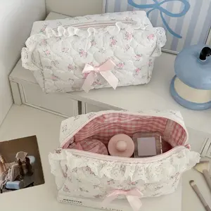 Ladies' sweet flower cosmetic bag-pink rose design with flounces and ribbon bows, durable polyester fiber cosmetic bag, portable travel daily necessities storage bag (Japanese and Korean style), cute shape and visual appeal, Travel Cosmetic Bags