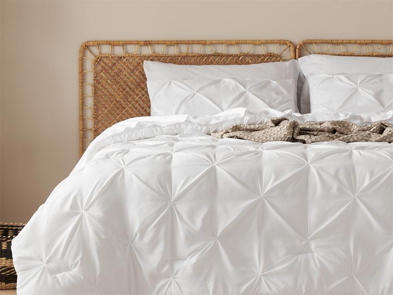 7 PCS-Bedsure Soft  Pintuck Messy Bedding Sets - Multi-Color,Cloud-like,Ultra-Soft,Machine Washable,Luxury Bedroom Decor Accessories,Breathable,All-Season King Size Comforter Sets,Hotel Quality, Restful Sleep, Geometric Pattern