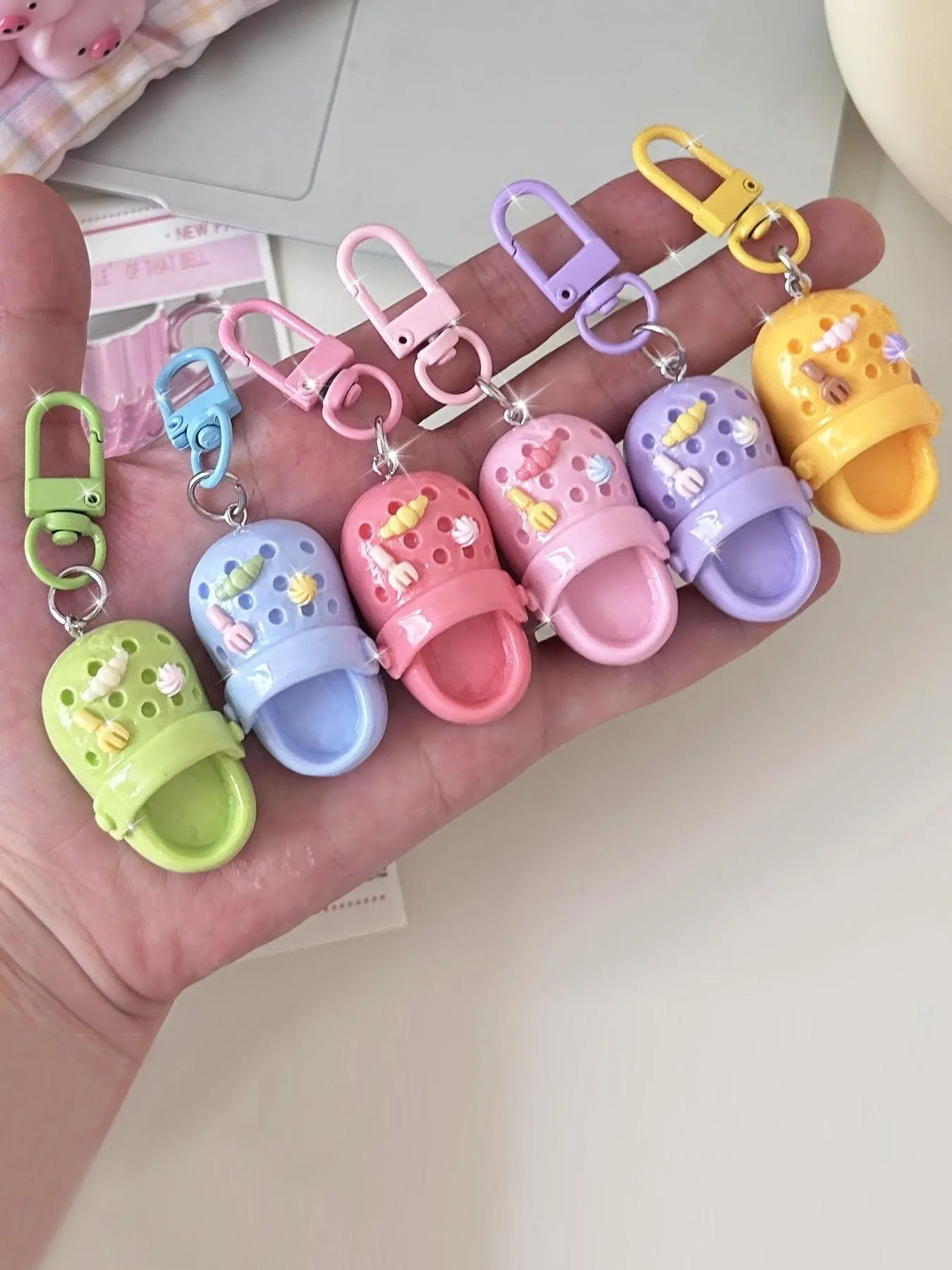 Cute Cartoon Design Pink Keychain, Keychain Kawaii, Trendy Cute Keychain, Creative Resin Slip Buckle Keychain for Bag & Backpack, Fashion Accessories for Women & Men, Charms, Keychain For Bags, Cute Keychain Accessory