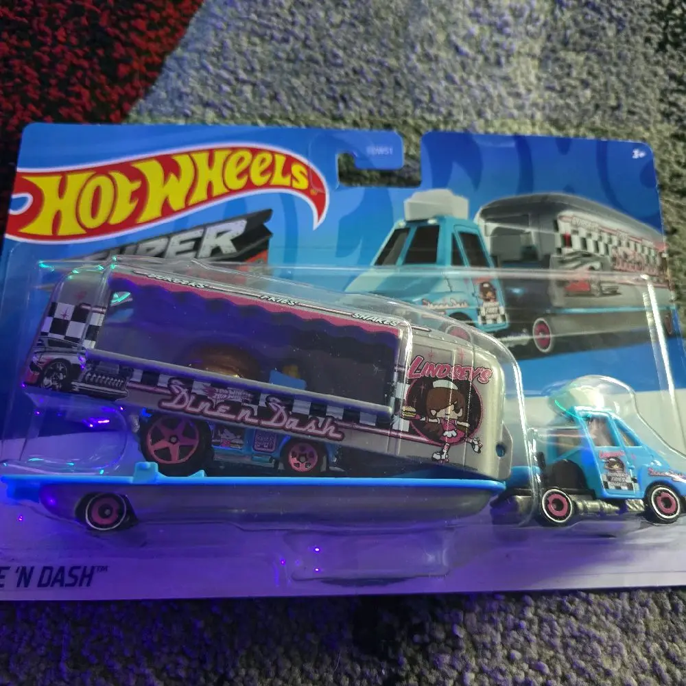 Hot Wheels Super Rigs Dine 'N Dash Food Truck - Lindsey's Diner! " hoth weels