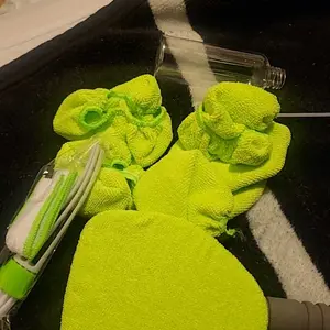 9PCS Car Window Cleaner Kit Extendable Handle Windshield Cleaning Tool with 6 Reusable Microfiber Pads with Air Vent Brush & Empty Spray Bottle