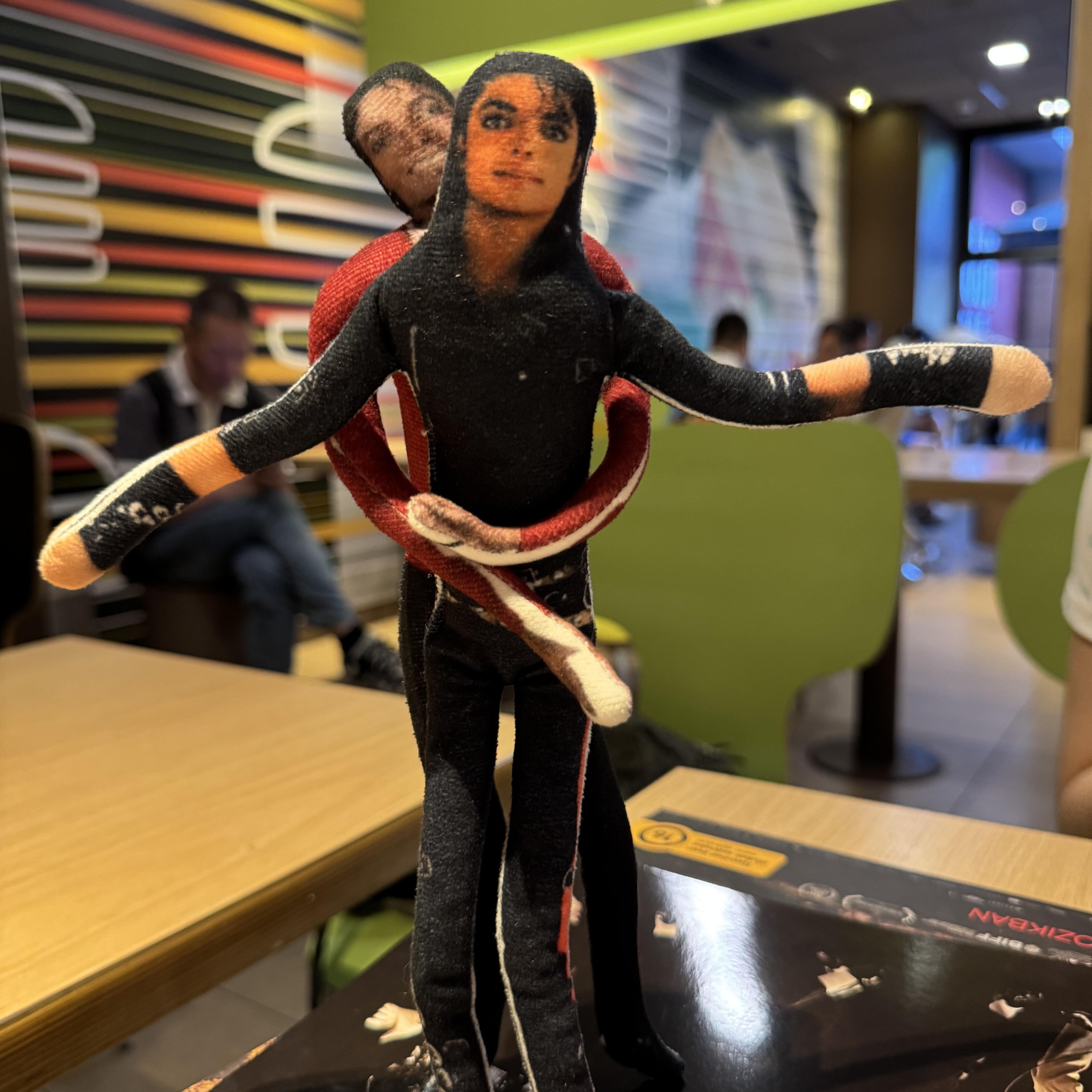 28cm Michael Jackson Poseable Plush Doll - Bendable Wire Skeleton, Double-Sided Print Collectible, Unique Gifts for Pop Fans, Room Decor MJ Doll Ornament