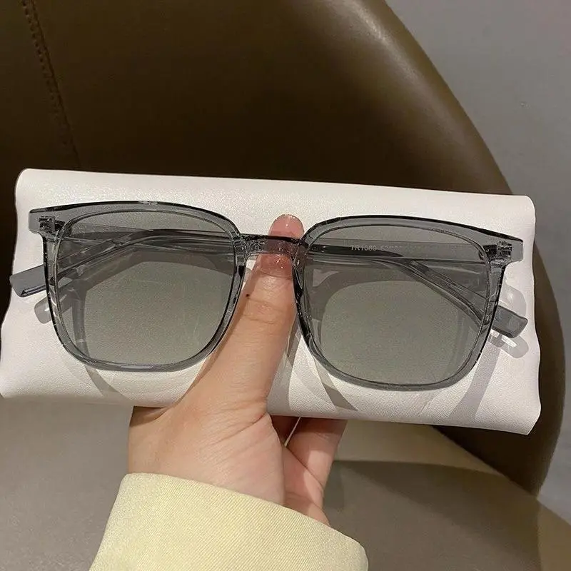 Transparent gray[color-changing black gray]