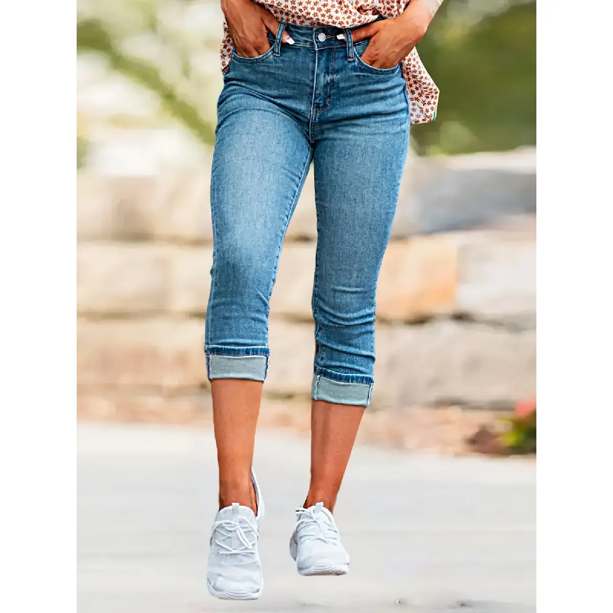 Retro Blue Denim Capri Pants for Lady, High-Waisted Button-Front Straight Leg Bottoms in Stretchy Glossy Fabric, Bottom