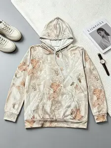Women's camouflage hooded sweatshirt with maple leaf print oversized wool pullover, long sleeves with pockets, easy to wear, fashionable