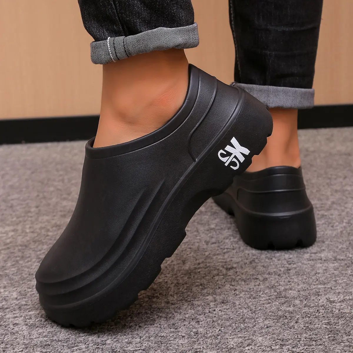 Men's fashionable work shoes, suitable for all seasons, chef shoes, no shoelaces, soft and comfortable sandals
