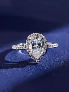 The fashionable teardrop shaped ring is suitable for daily wear, vacation dates, and other occasions, and is also a surprising and exquisite small gift