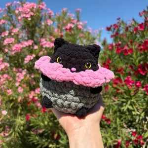 Crochet chunky flower cat