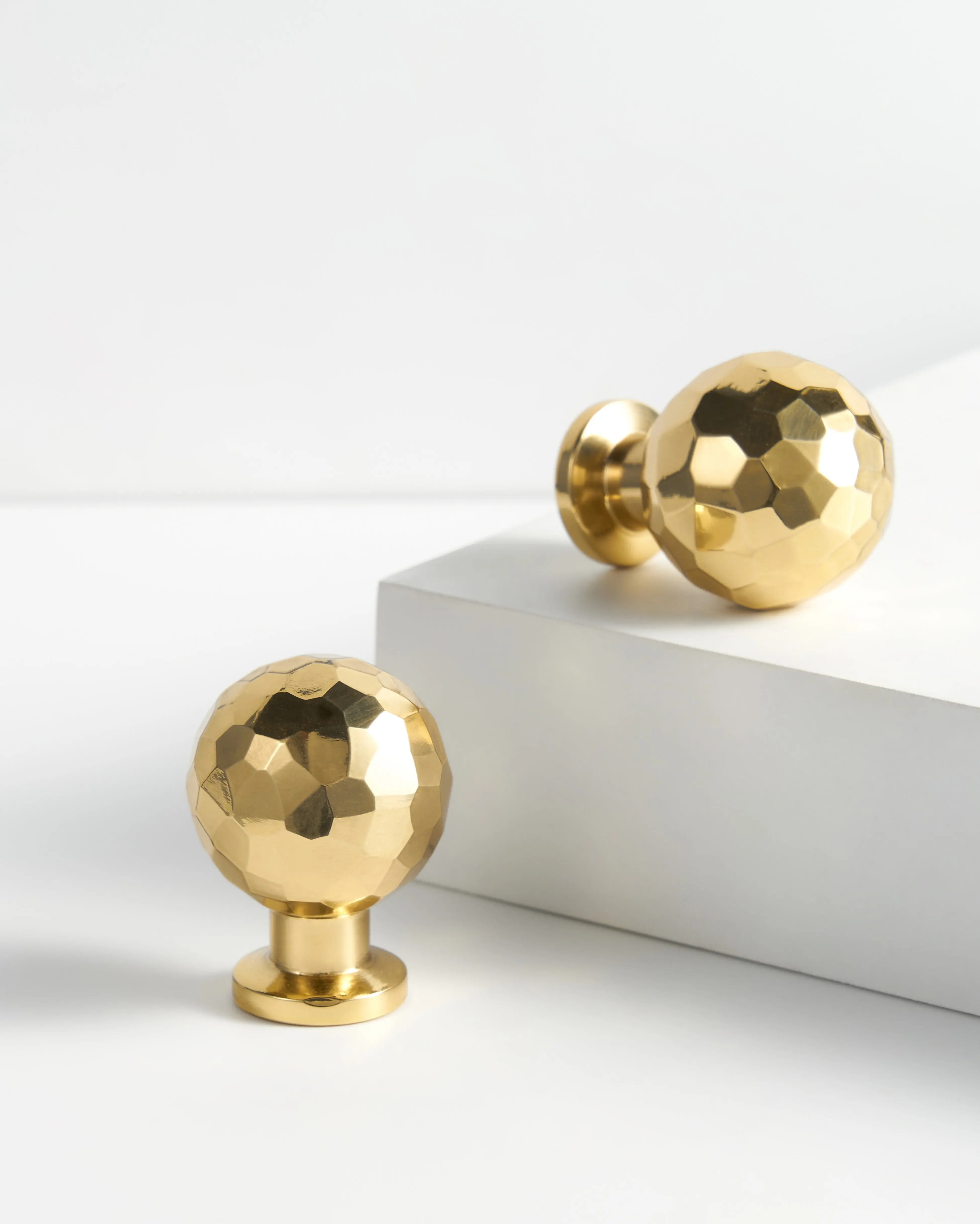 KENSINGTON HAND-HAMMERED GLOBE KNOB